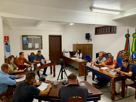 Vereadores aprovam por unanimidade o único projeto de lei da pauta da Sessão da Câmara.  