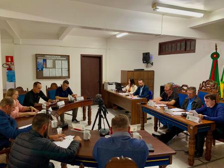 Vereadores aprovam por unanimidade os três projetos de lei da pauta na Sessão da Câmara